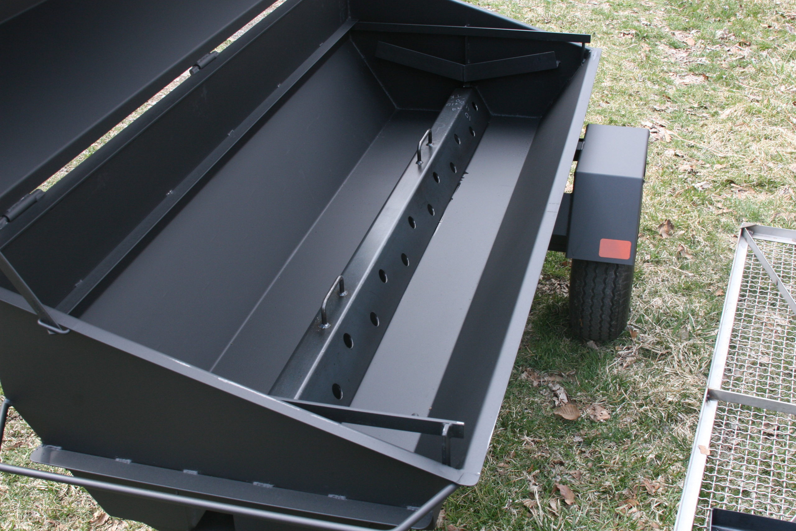 Charcoal Pig Roaster - Image 6